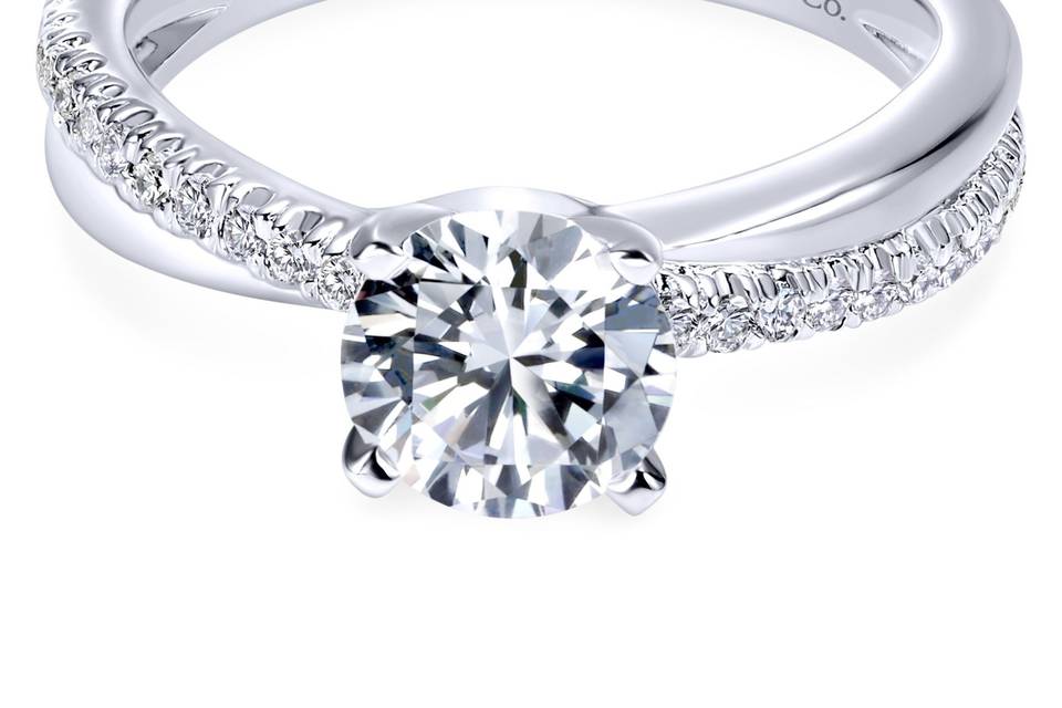 ER10439W44JJ	A sparkling center stone is accentuated 's elegant crisscrossing band with an array of diamonds