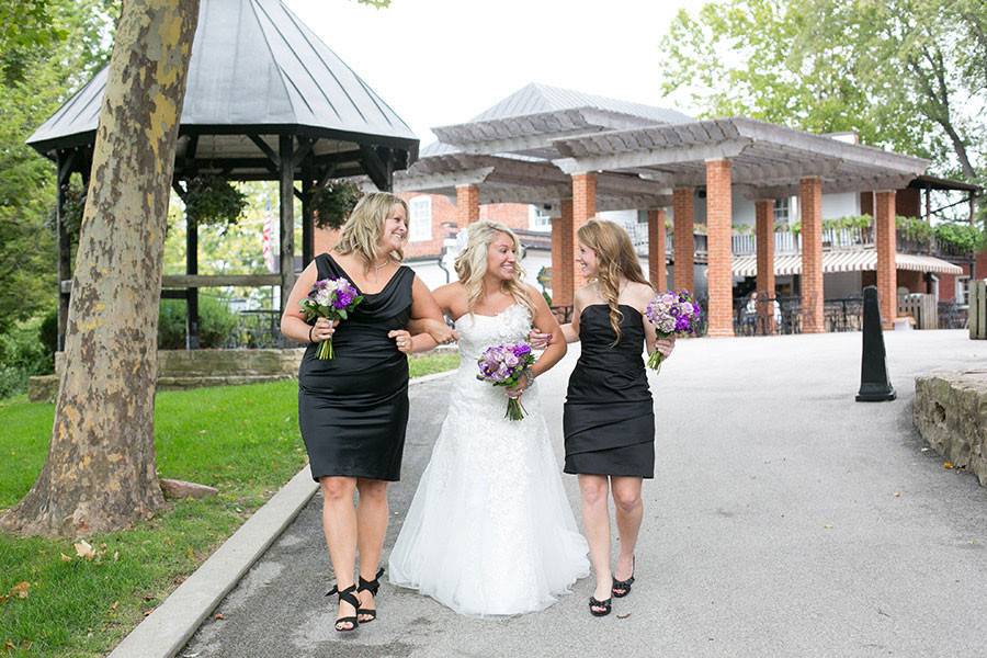 Couple with her bridesmaids
