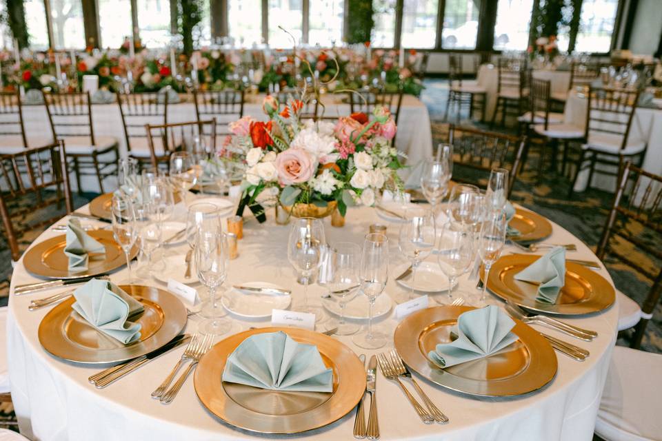 Round Tablescape