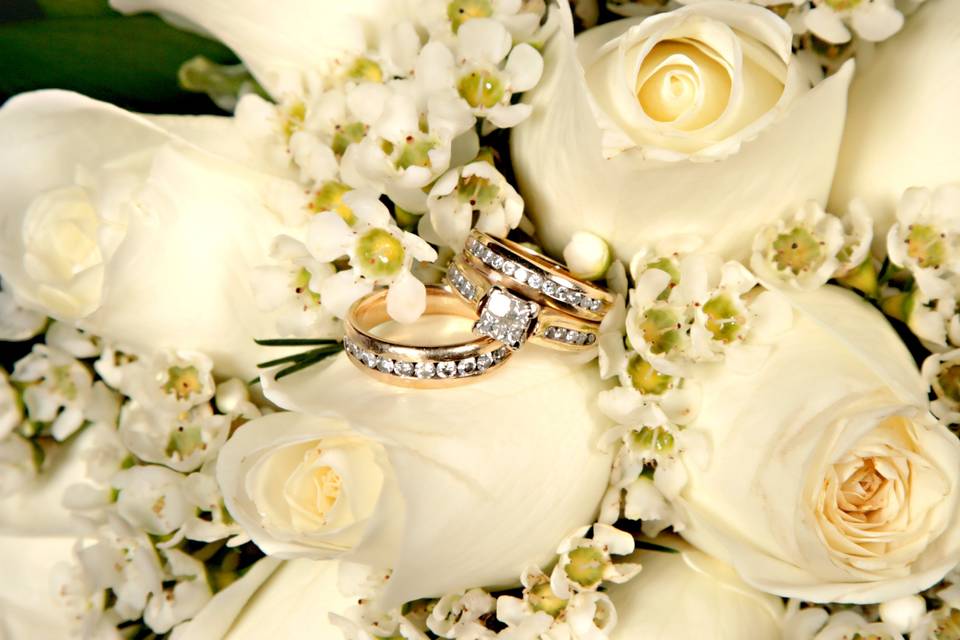 Floral bouquet and rings