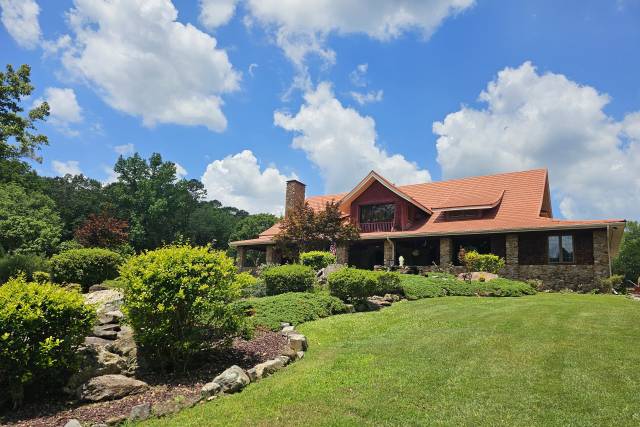 Hilltop Manor Bed and Breakfast