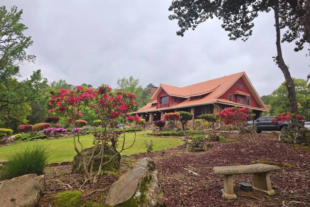 Hilltop Manor Bed and Breakfast