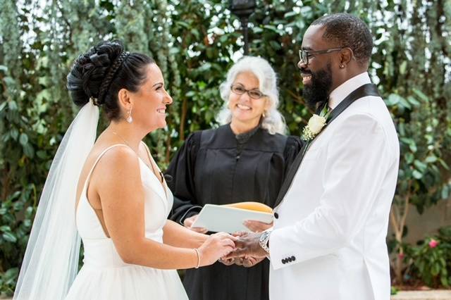 LI modern officiant