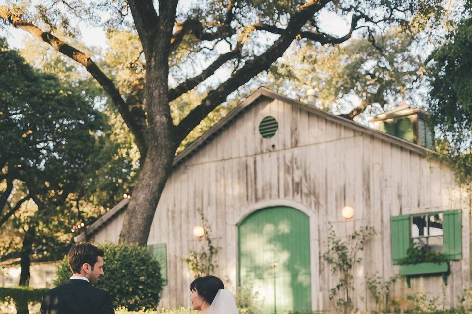 Couples Photo with the Barn