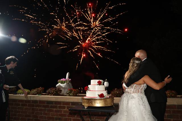Cake cutting under the stars.