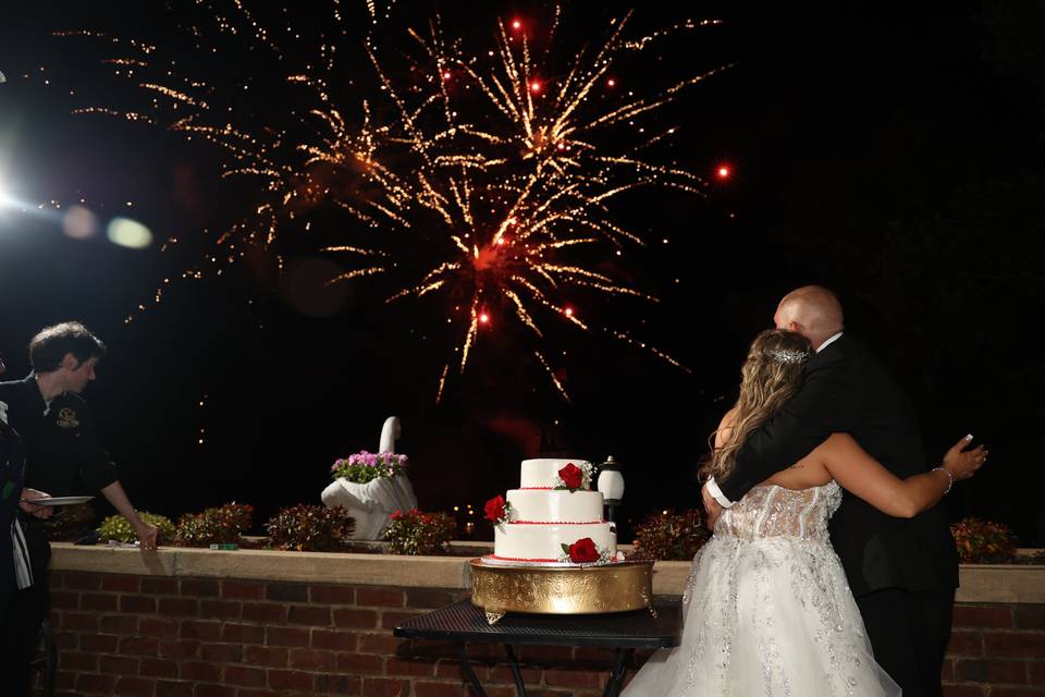 Cake cutting under the stars.