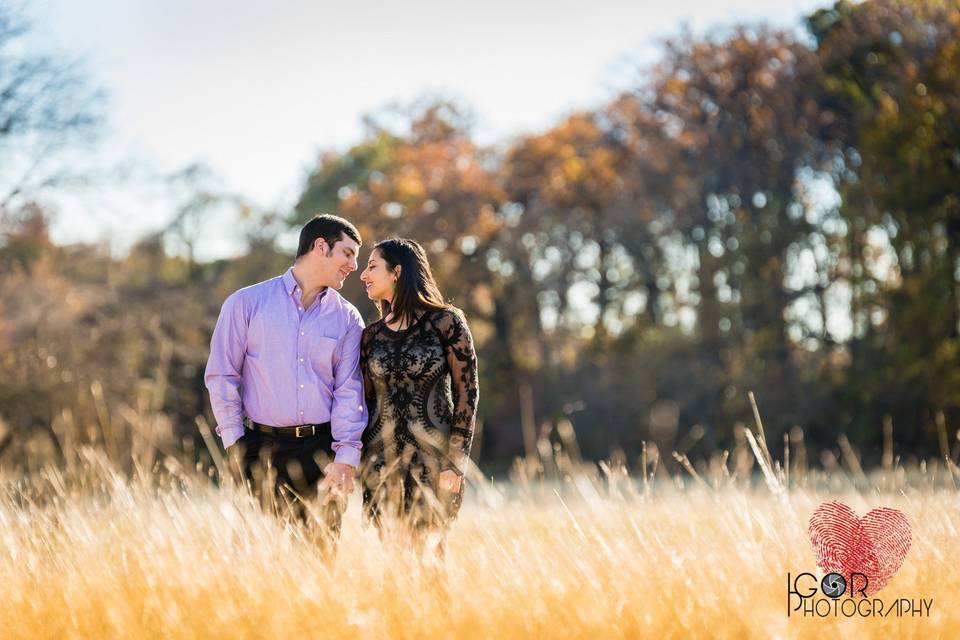 Engagement sessionHollow Hills Farm event center in Weatherford, Texas