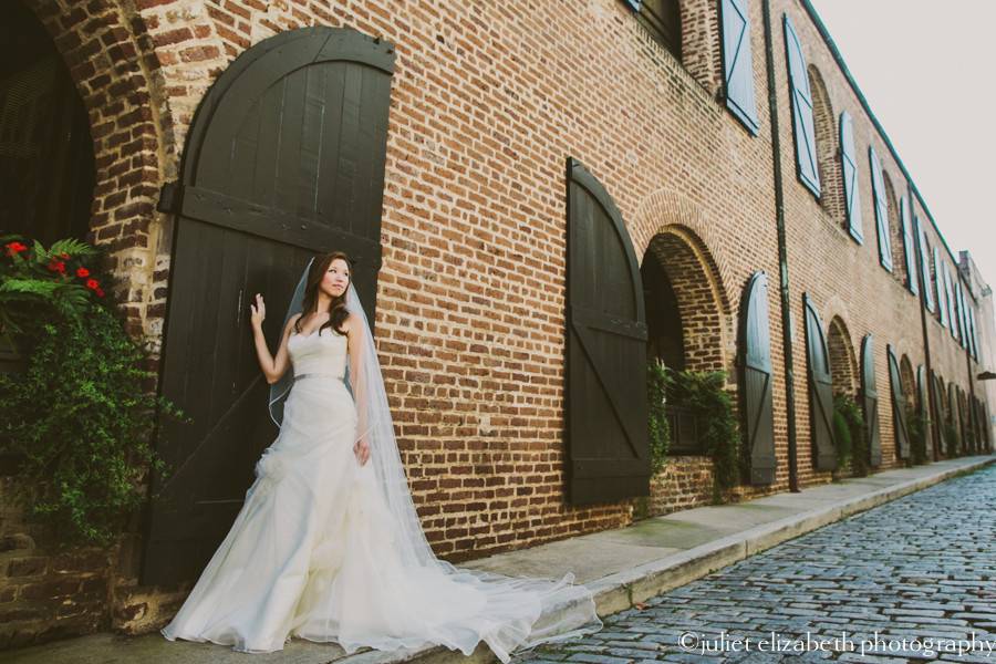 The bride by the fountain