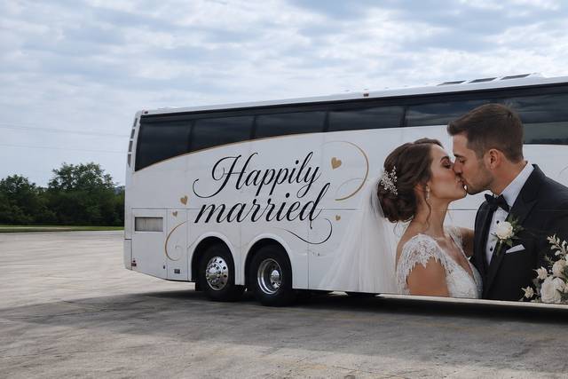 BusWCouple.jpg