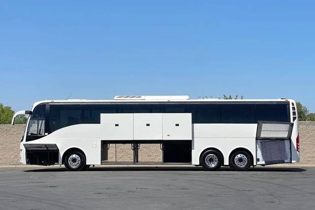 PlainSideViewBus.jpg
