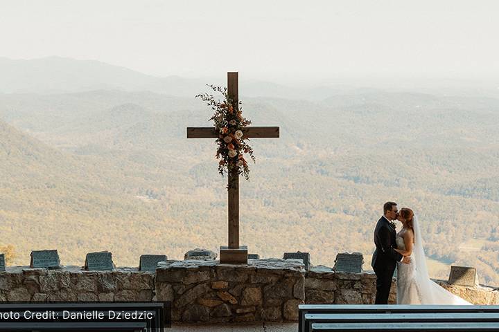 Pretty Place Couple Kiss