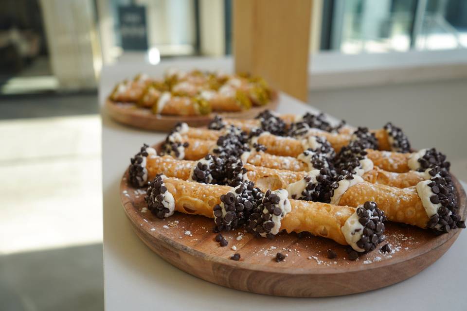 Chocolate Chip Mini Cannoli