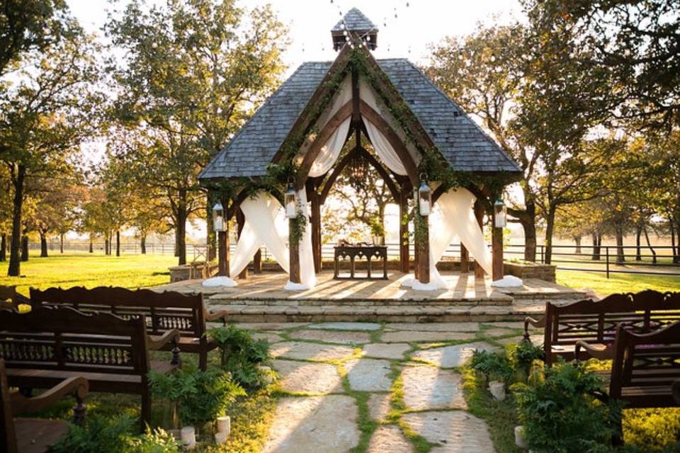 Classic Oaks Wedding and Event Venue