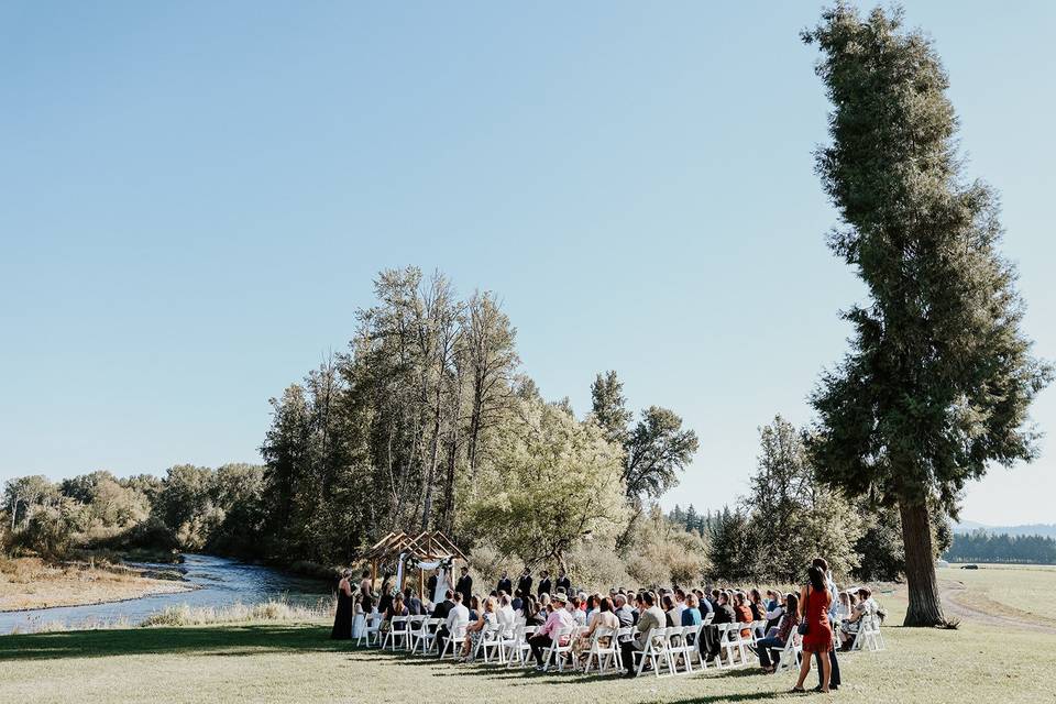 Wedding on the River in Oregon