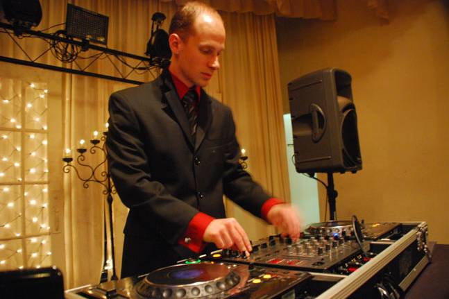 PRO DJs performer John Wood