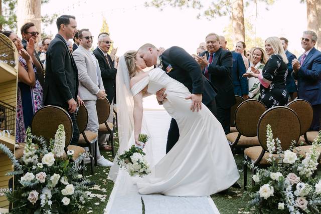 05-ceremony-first-kiss.jpg