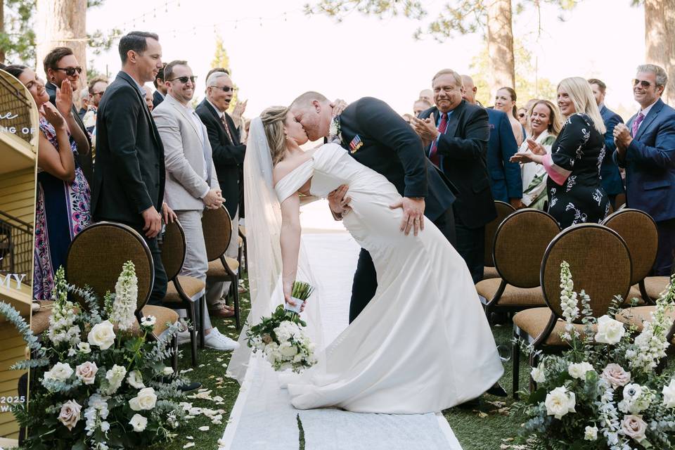 05-ceremony-first-kiss.jpg
