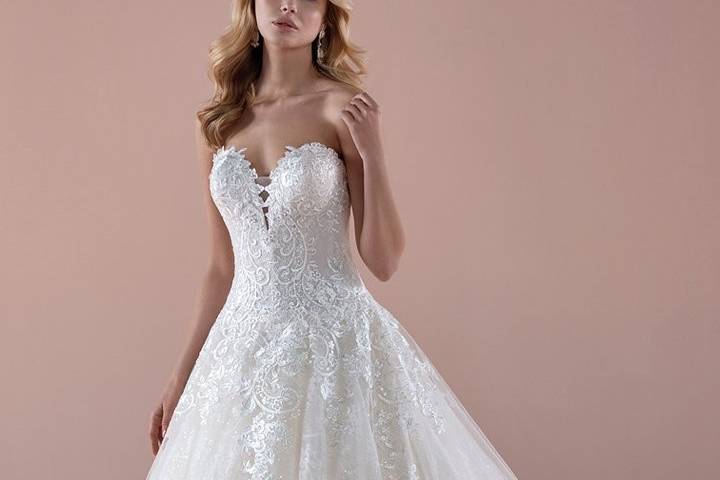 Romantic neckline