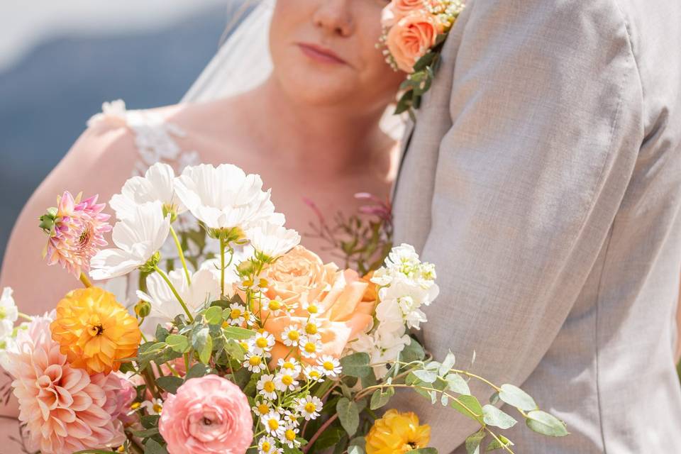 OUtdoor peach and pink wedding