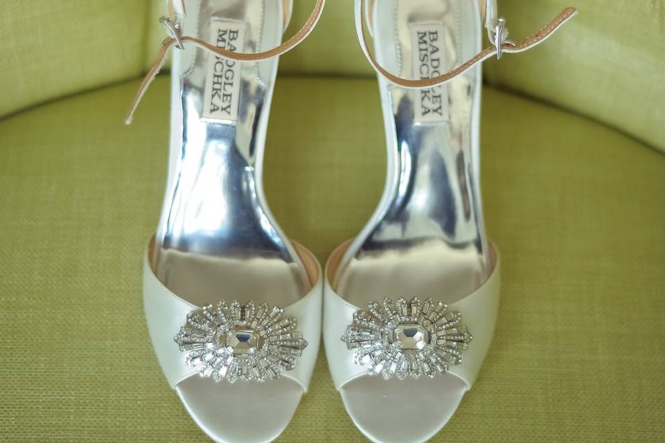Bride's wedding shoes