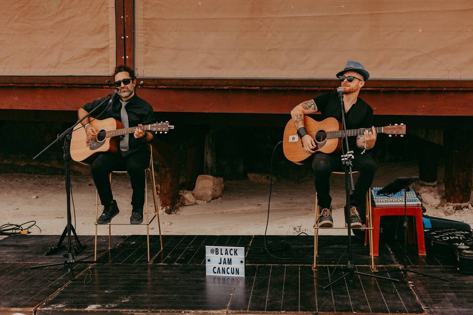 Live Music Cocktail Hour in Ca