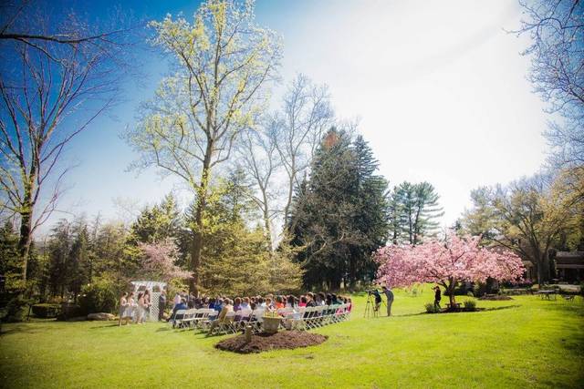 Outdoor weeding ceremony