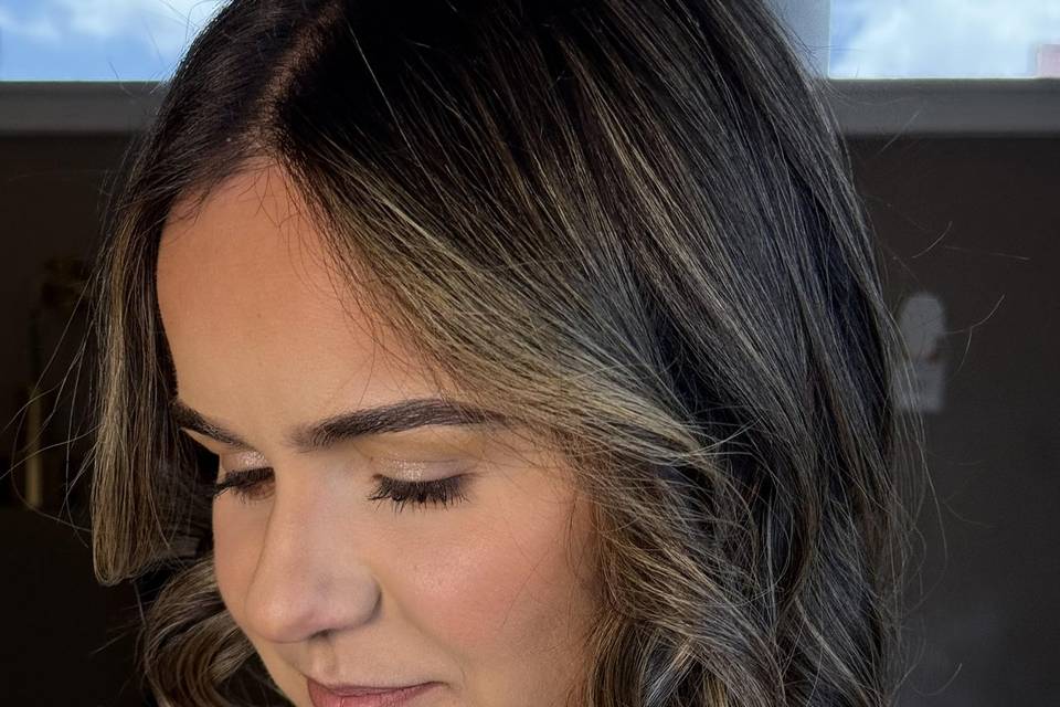 Natural bride glam