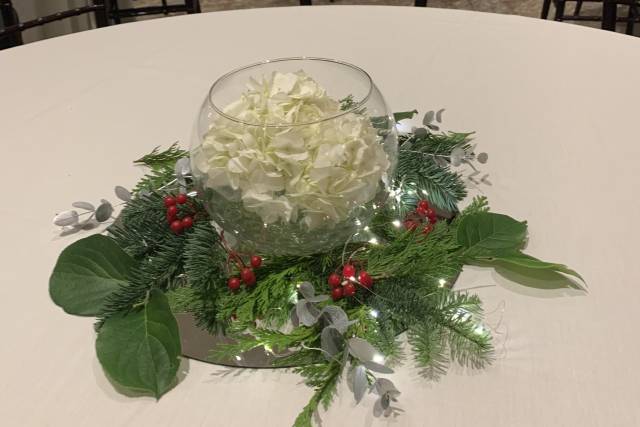Holiday centerpiece & tables