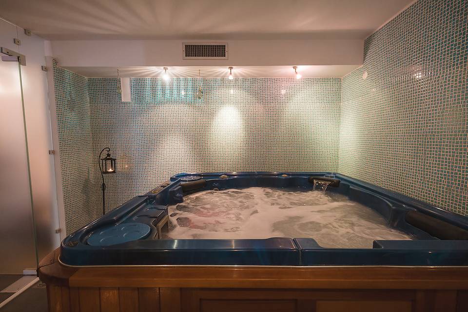 Santorini Zen Spa hot tub