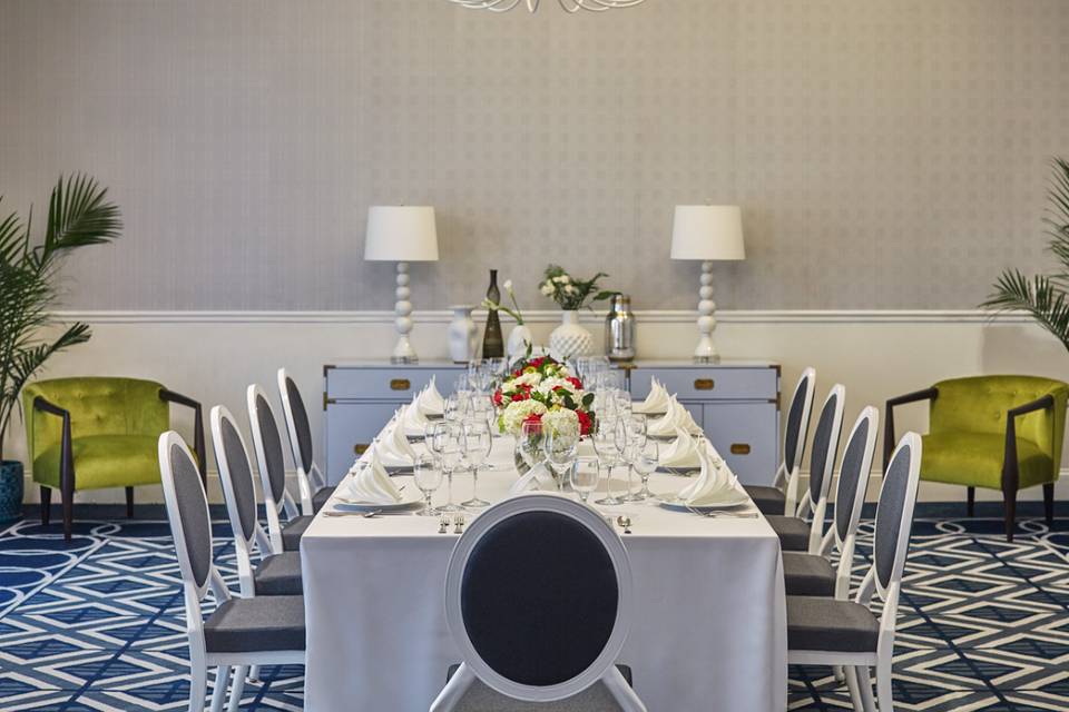 Mae Room
