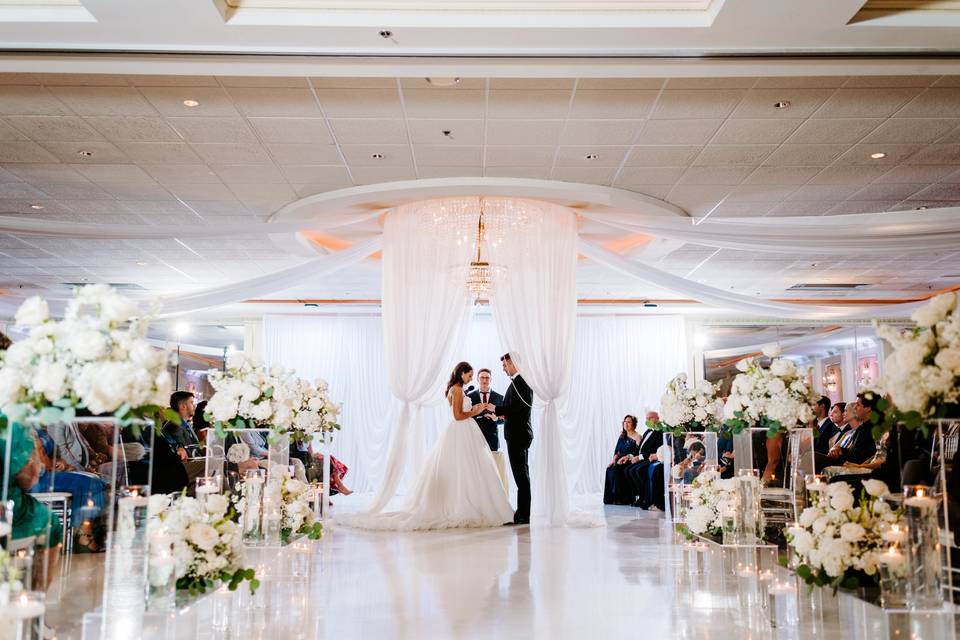All-inclusive ceremony decor