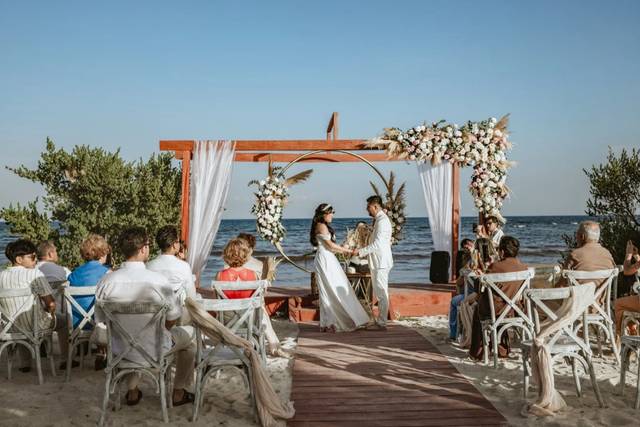 Intimate Beach Ceremony