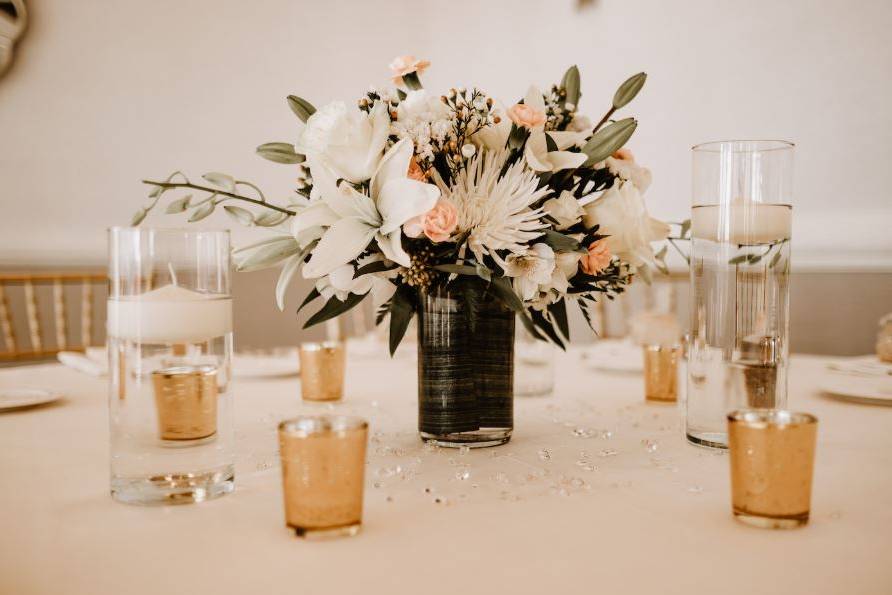 White& Pastel centerpiece