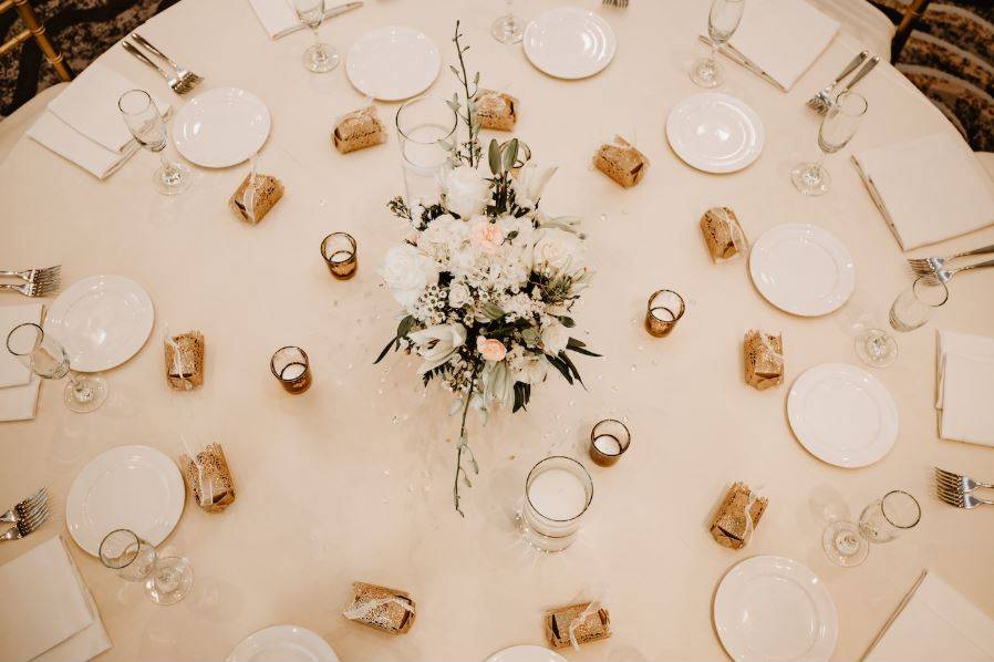 White& Pastel centerpiece