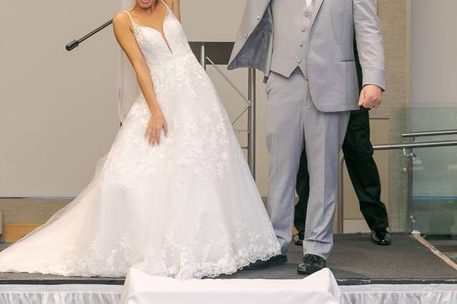 $25,000 replica of Grace Kelly's wedding dress at Philadelphia University