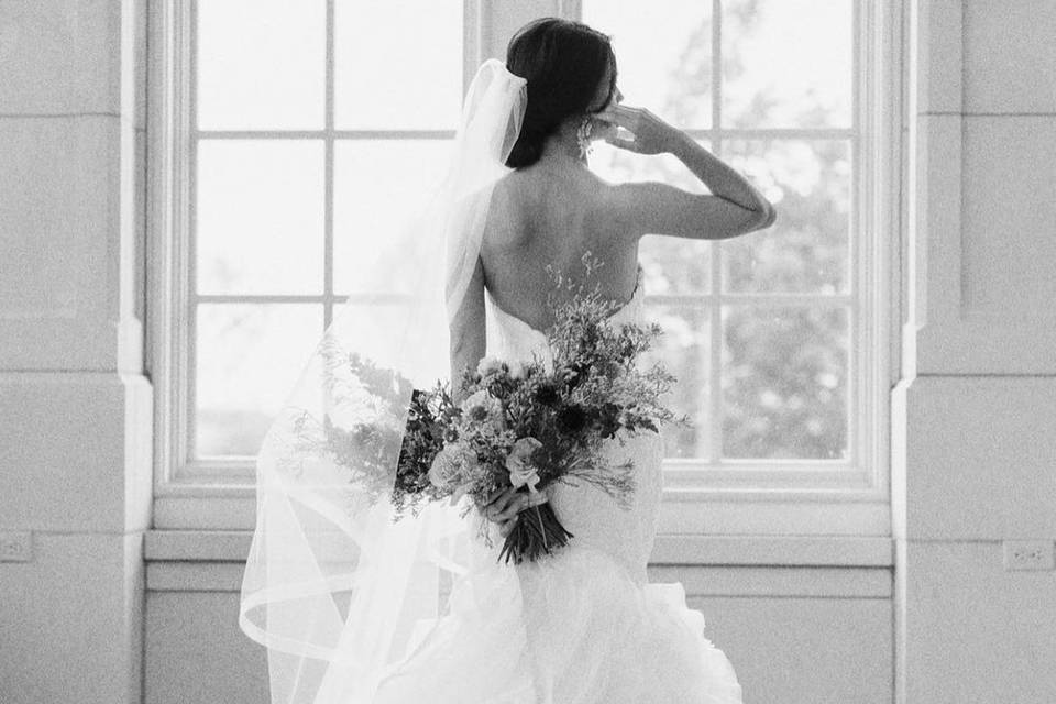 10 Beautiful Wedding Dress Hangers - Chic Vintage Brides : Chic