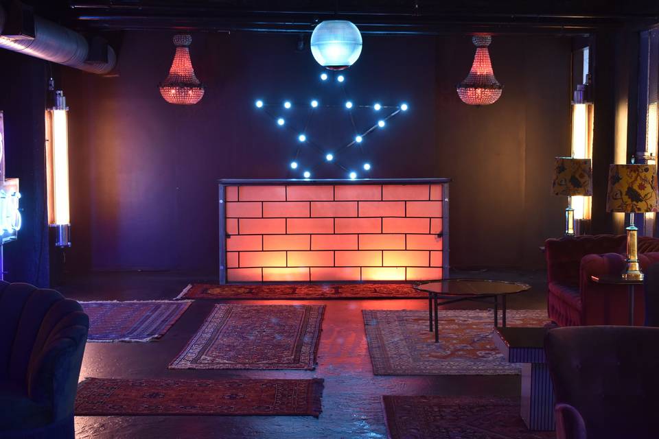 BLACK ROOM