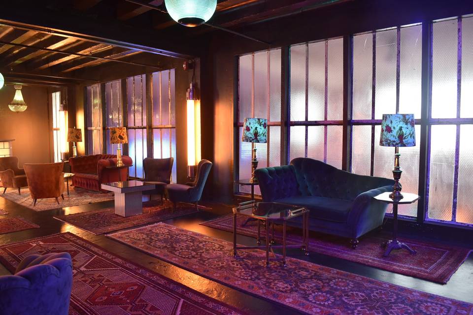 BLACK ROOM