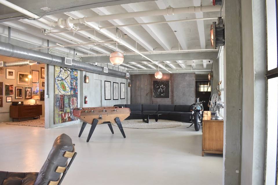 GREY ROOM