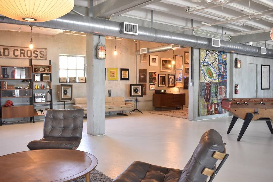 GREY ROOM
