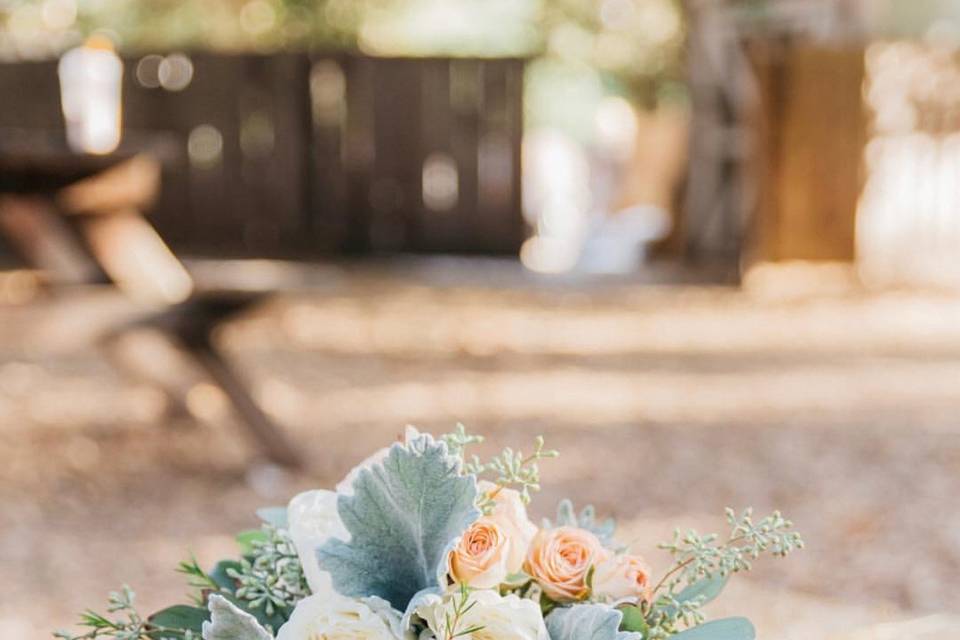 Rustic peach bouquet