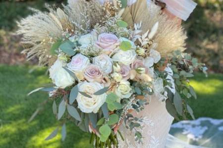 Dried flower bouquet