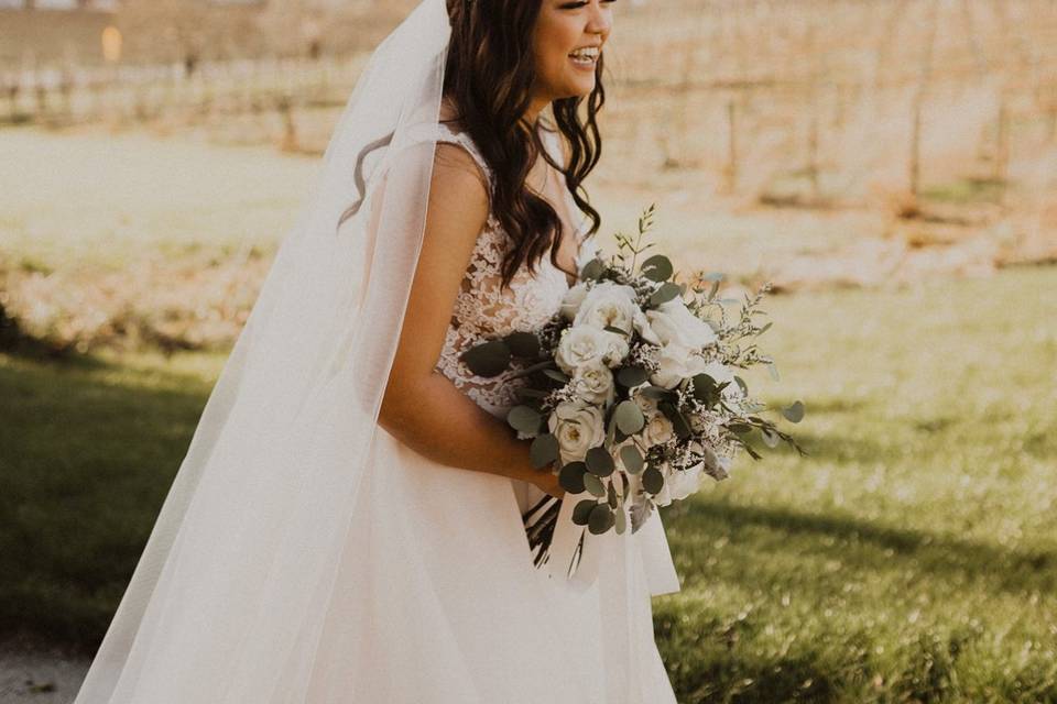 Natural white + green bouquet