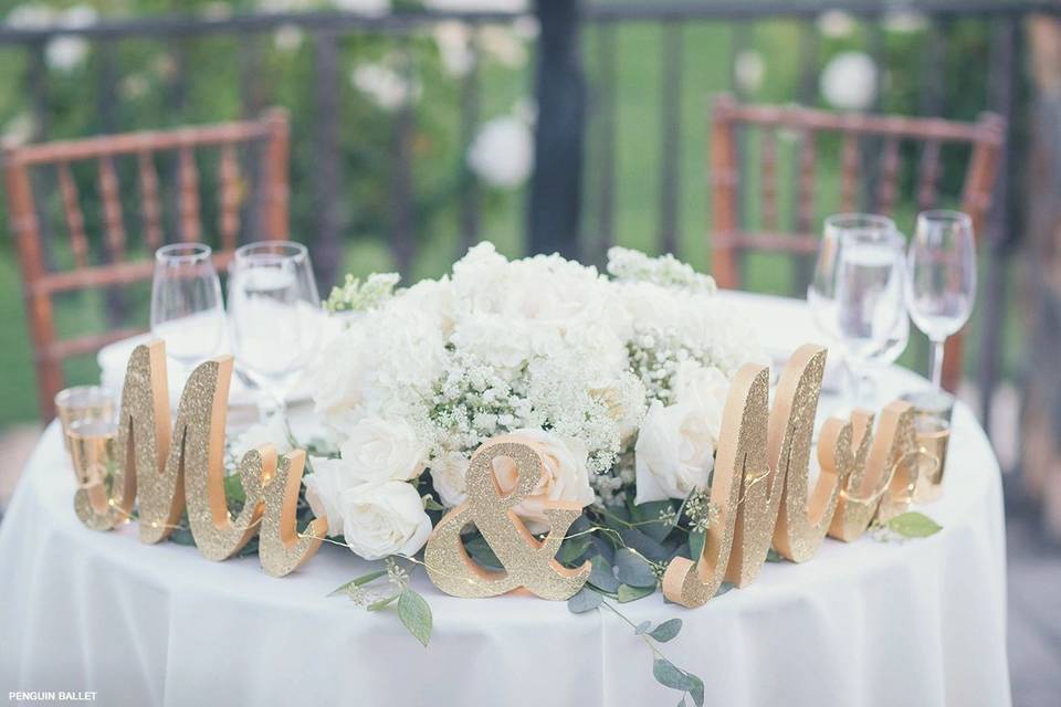 Sweetheart table sign