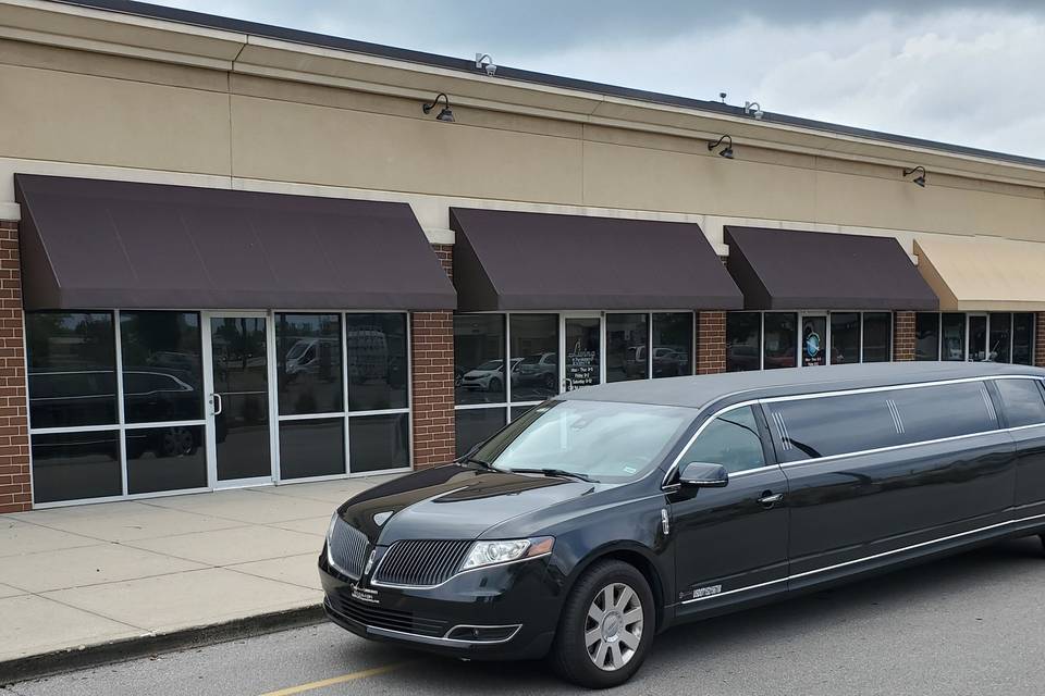 8-passenger Lincoln Stretch