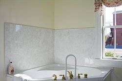 3 Rooms have Jacuzzi Tubs, make sure you ask!