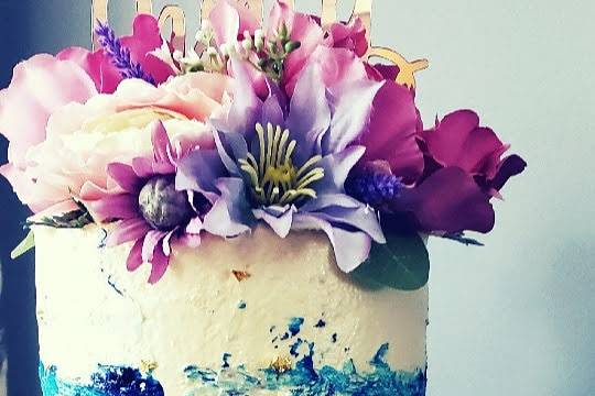 Blue splashed cake design