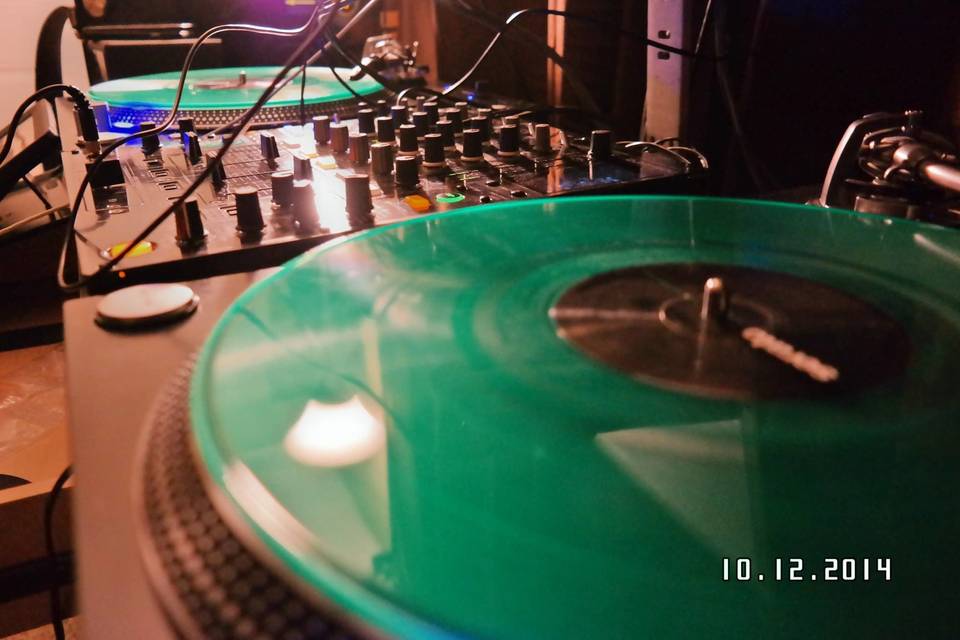 DJ mixer
