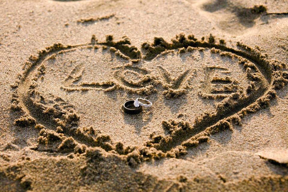 Rings and words written in the sand