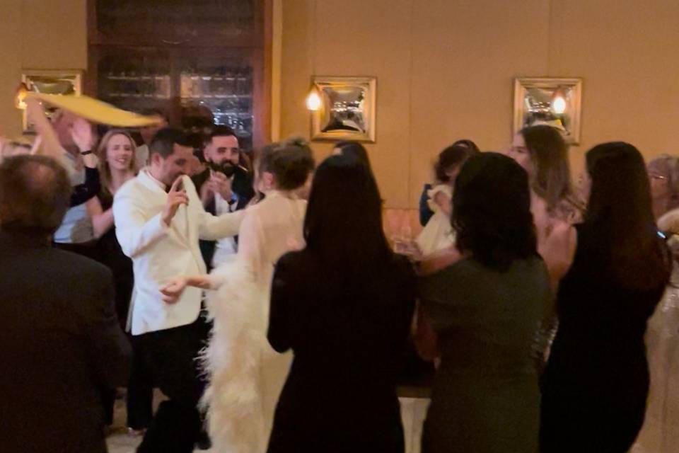 Bride+Groom Shimmy
